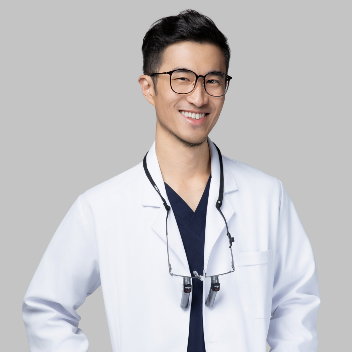 楊倚弦醫師 / 牙周暨植牙專科 楊倚弦醫師 / 牙周暨植牙專科